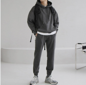 Áo hoodie trơn giá rẻ với quần Jogger